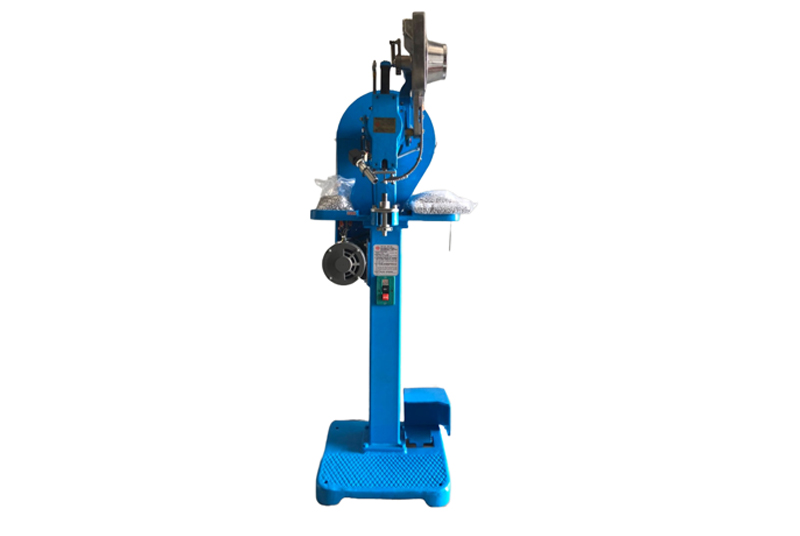 Semi-Automatic Snap Fastening Machine
